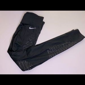 Women Nike legging Size:S with back pocket Color:Black